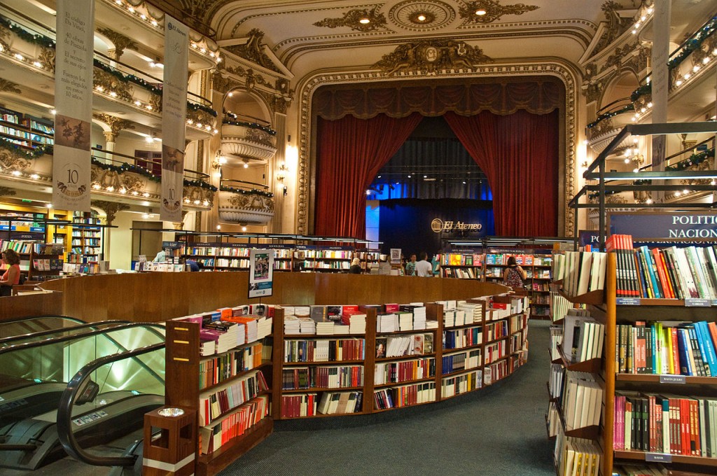 El_Ateneo_Grand_Splendid_Bookshop,_Recoleta,_Buenos_Aires,_Argentina,_28th._Dec._2010_-_Flickr_-_PhillipC