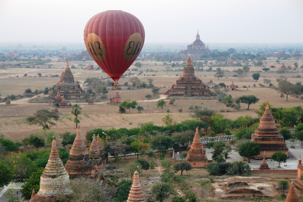 Balloon_over_Bagan