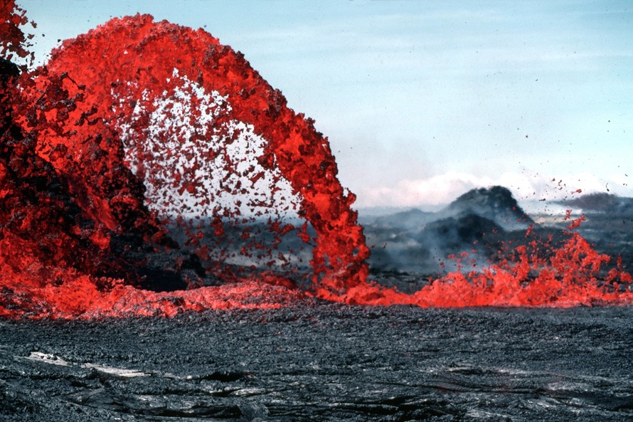 lava-magma-volcanic-eruption-glow-73830-large