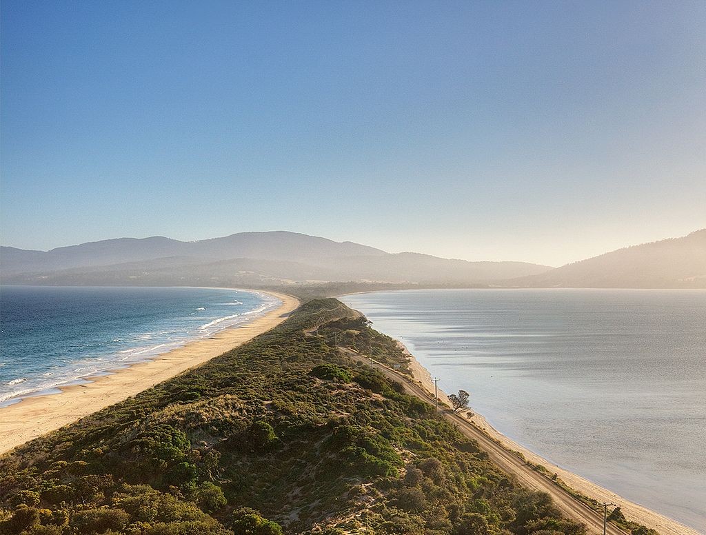 1024px-The_Spit_Bruny_Island_retouched