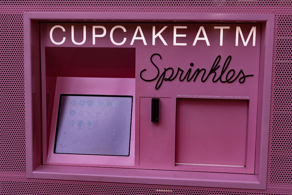 Cupcake_ATM_-_Sprinkles_Las_Vegas_Strip_(22475703785)