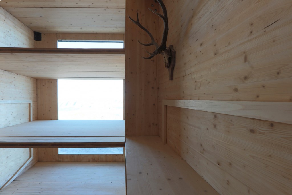 alpine-shelter-ofis-architecture-slovenia_dezeen_2364_col_15
