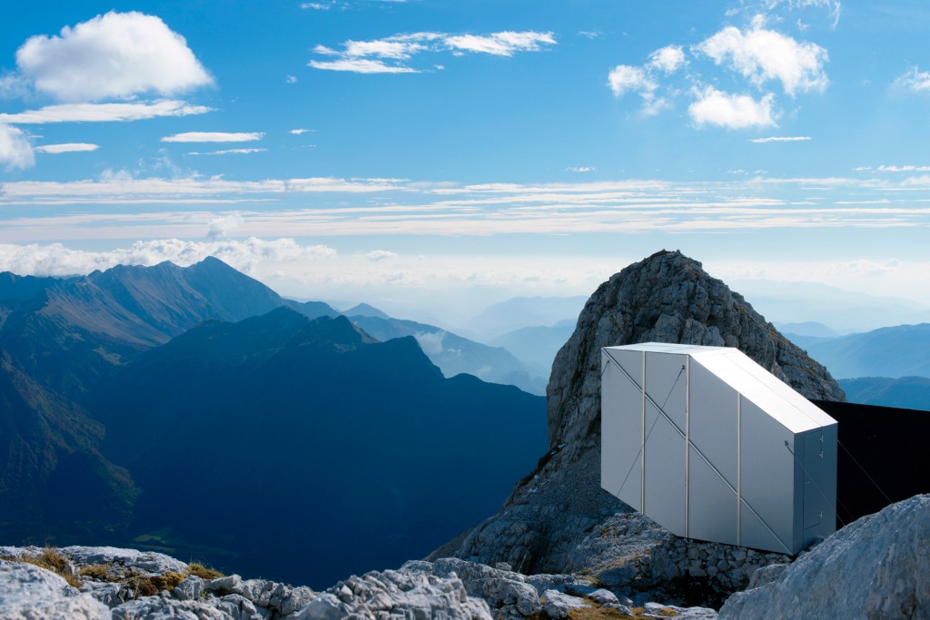 alpine-shelter-ofis-architecture-slovenia_dezeen_2364_col_6