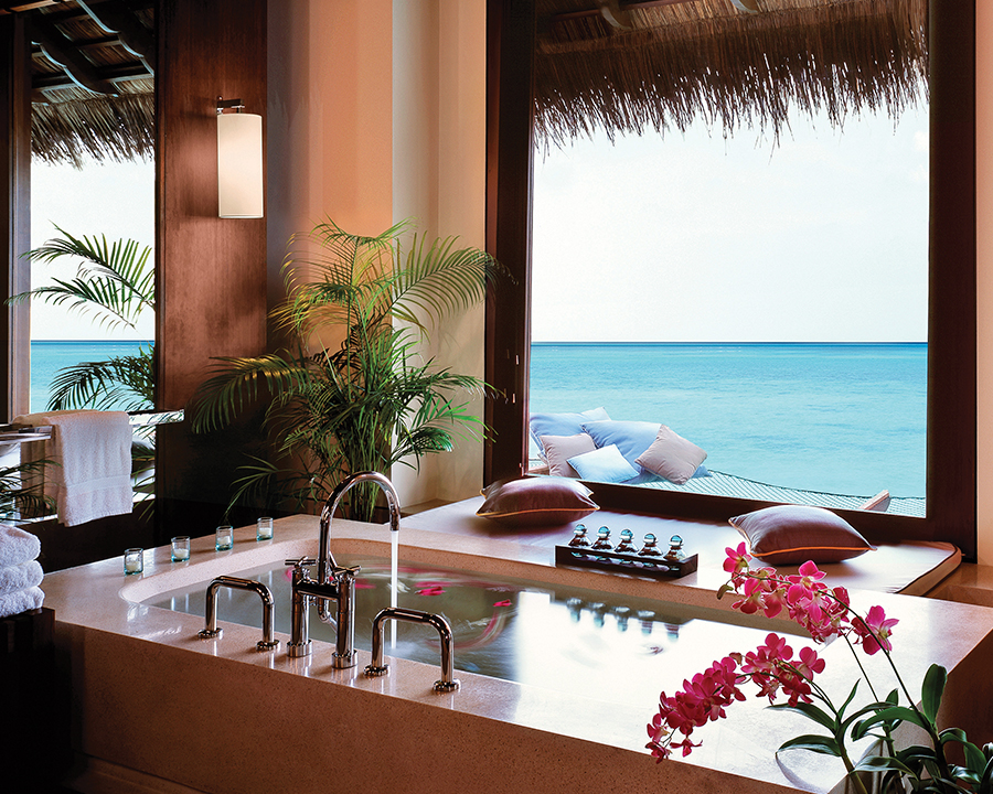 one-and-only-reethi-rah-water-villa-bathtub