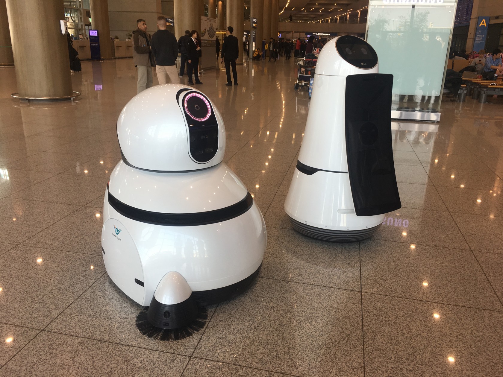LG Airport Robots