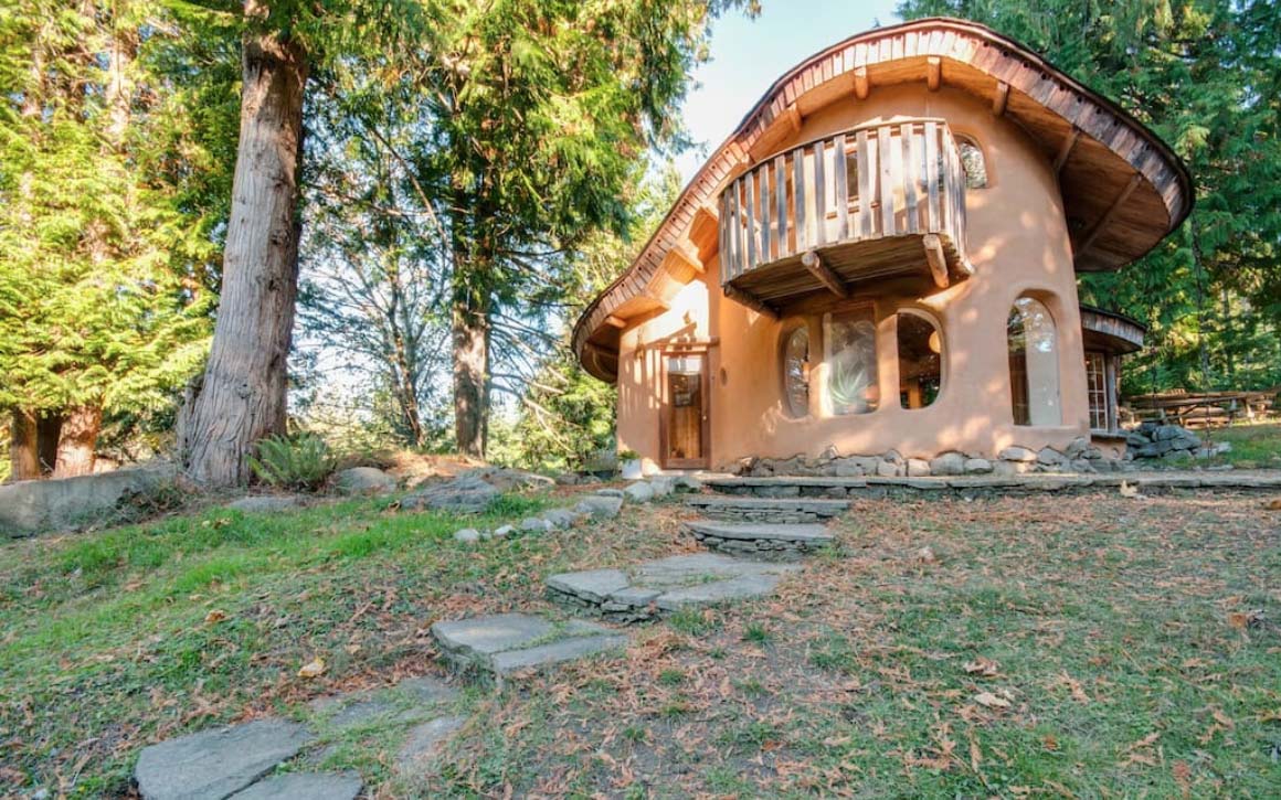 Cob Cottage, Airbnb