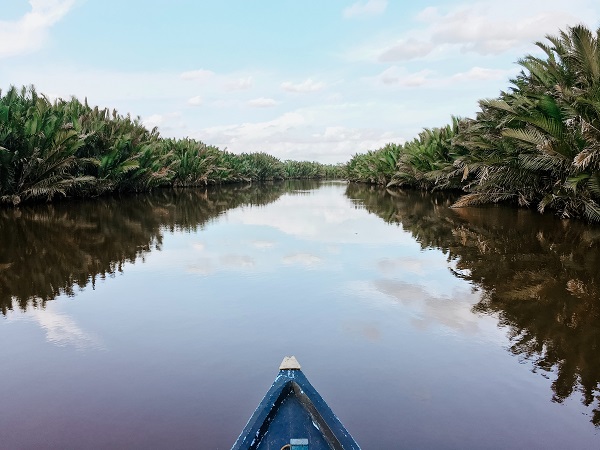 Kalimantan in Indonesia is an ideal spot for Kayaking